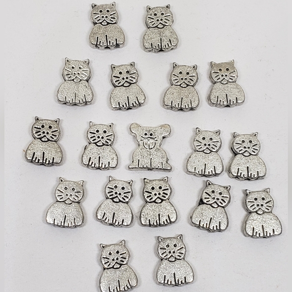Other - 17 Cat Beads And 1 Mouse Bead